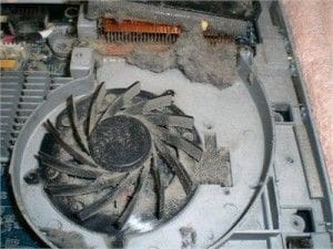 curatare laptop de praf par si scame