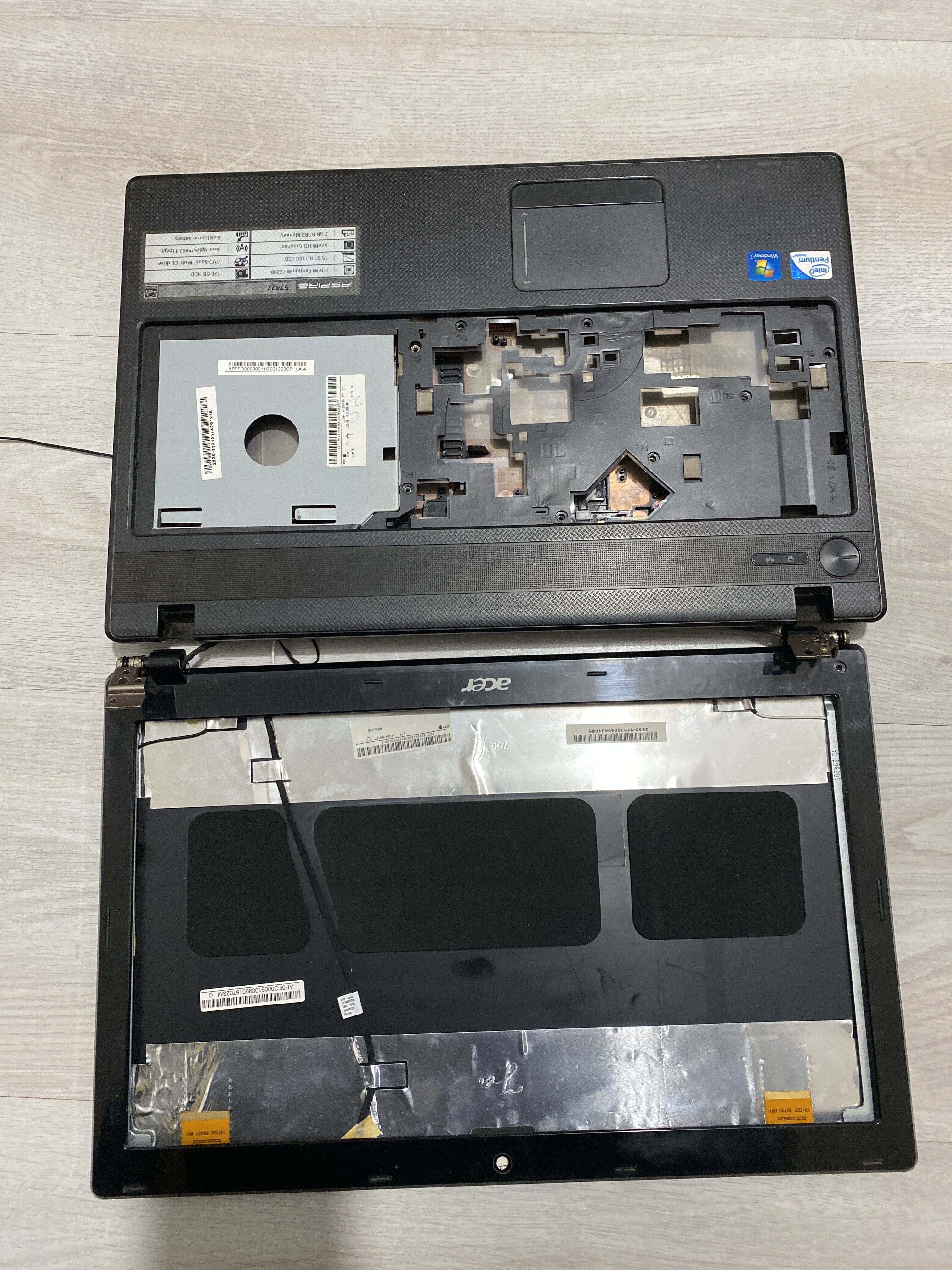 reparatii carcasa laptop