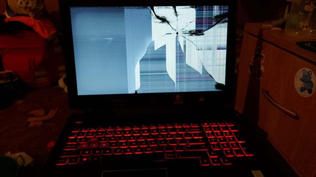 Am spart display-ul laptopului: Ghid de urgență 4 Am spart display-ul laptopului ASUS, Acer, Dell, Lenovo, HP