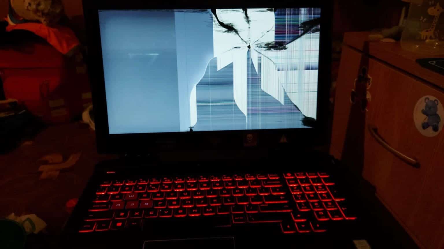 Am spart display-ul laptopului: Ghid de urgență | DORADO SYSTEMS®