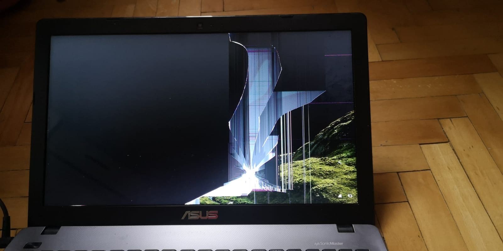 Am spart display-ul laptopului: Ghid de urgență DORADO SYSTEMS®