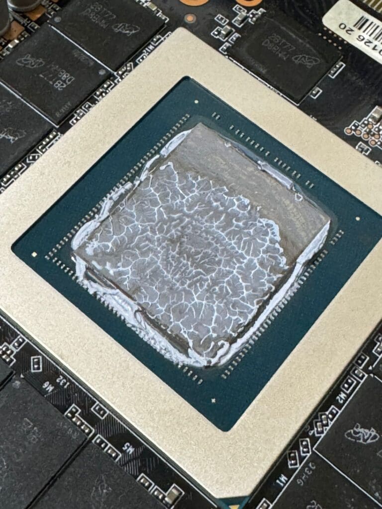 la cat timp se schimba pasta termică pentru placa video laptop