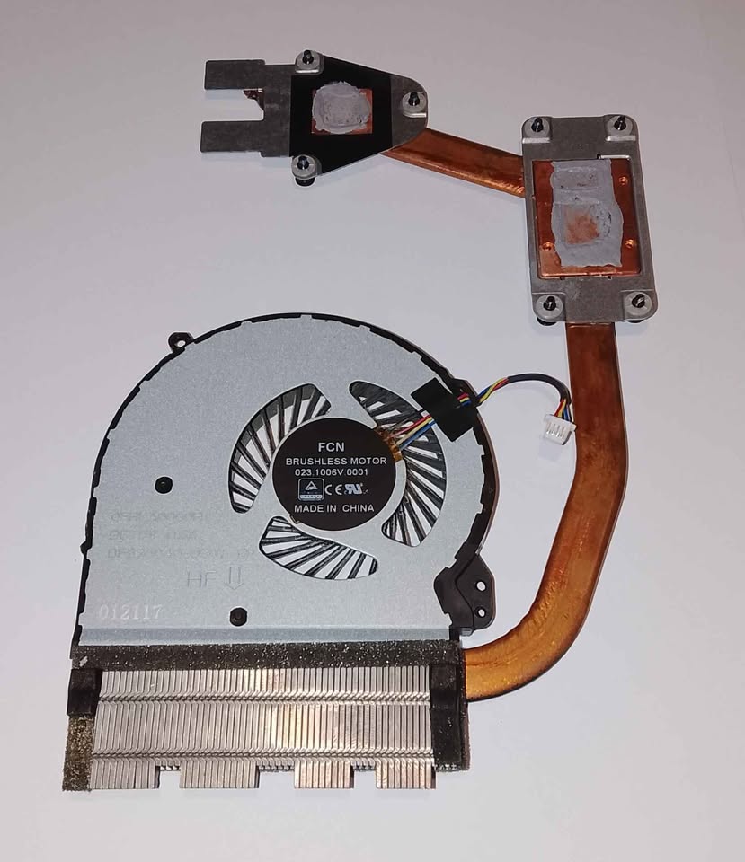 laptopul se opreste singur din cauza prafului acumulat