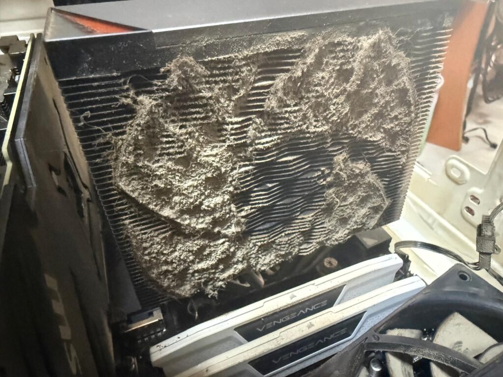 Curatare Pc Gaming Studiu De Caz Bucuresti Eliminare Praf Din Radiatorul Procesorului Si Restabilirea Fluxului De Aer