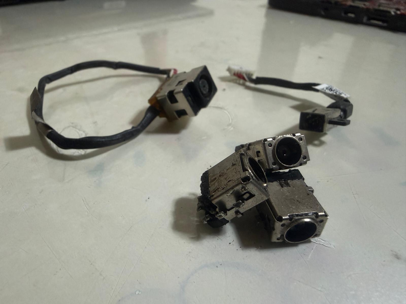 Inlocuire Mufa Alimentare Laptop Bucuresti Msi Asus Lenovo Acer Hp Montaj Profesional Micro Sudura Lipire Pe Placa De Baza Schimbare Conector Incarcare