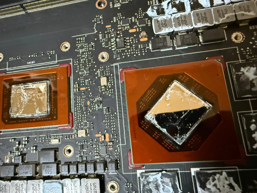 Cipuri De Laptop Gaming Cu Metal Lichid Aplicat Corect Si Uniform